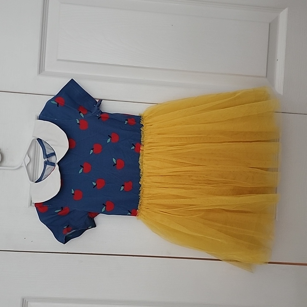 GUC Snow White/Apple Taylor Joelle dress